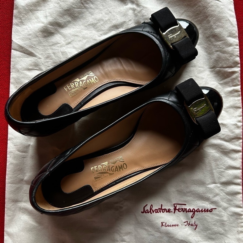 SALVATORE FERRAGAMO Vara Pump Size 6 - Picture 15 of 16